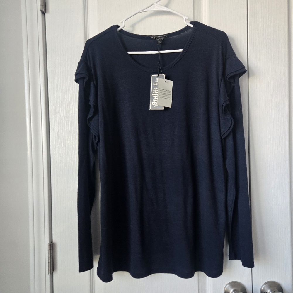 DG2 Womens top NWT